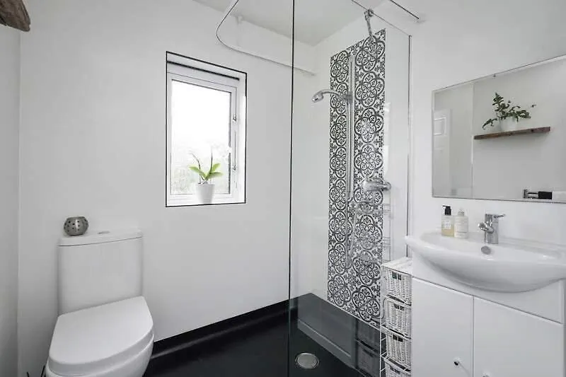 House With Garden And Parking 15 Min To City Center 爱丁堡 0*,