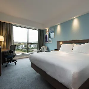 Hampton By Hilton West End Отель